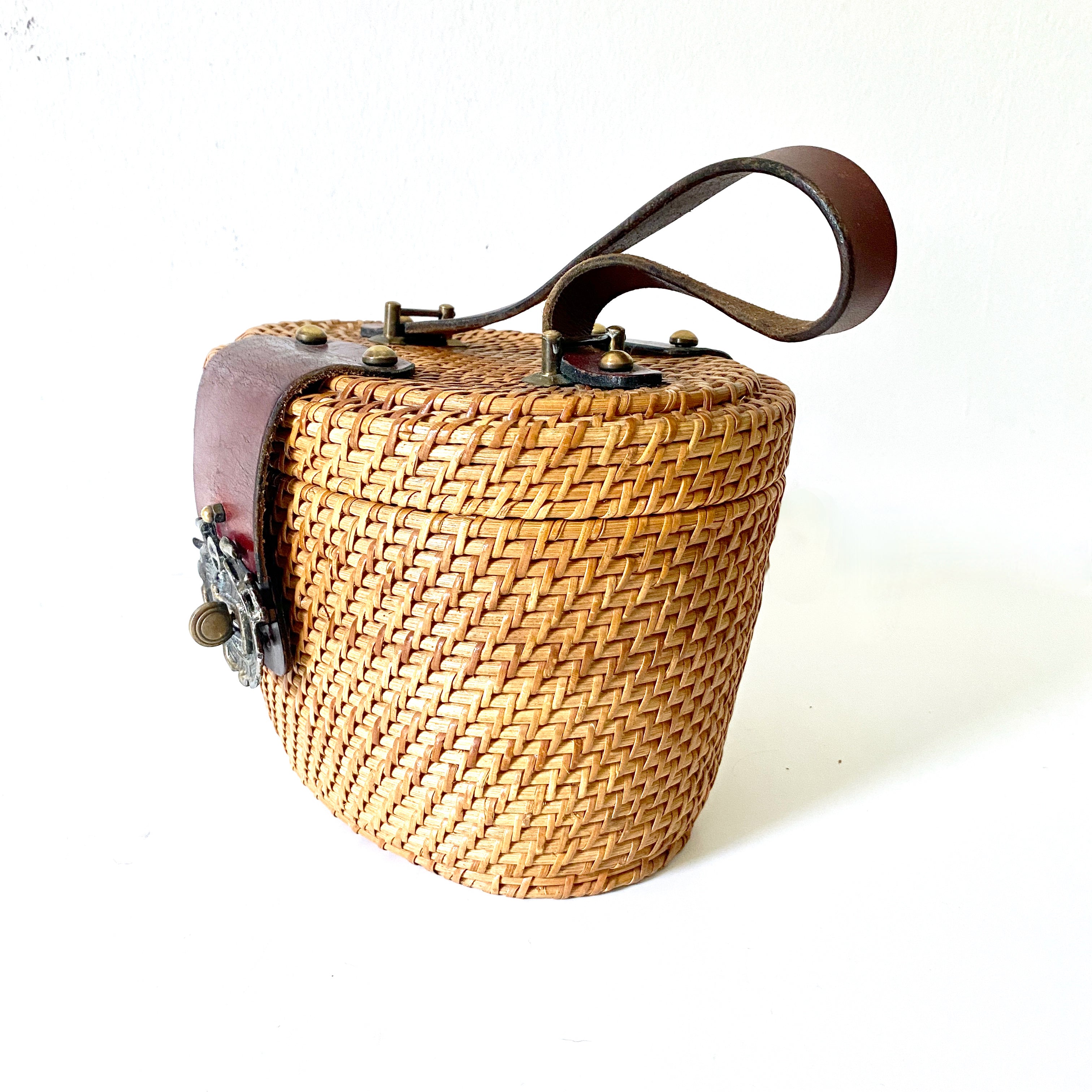 Wicker Rattan BOX-SHAPED HANDLE PURSE – The Townhouse Antiques & Vintage