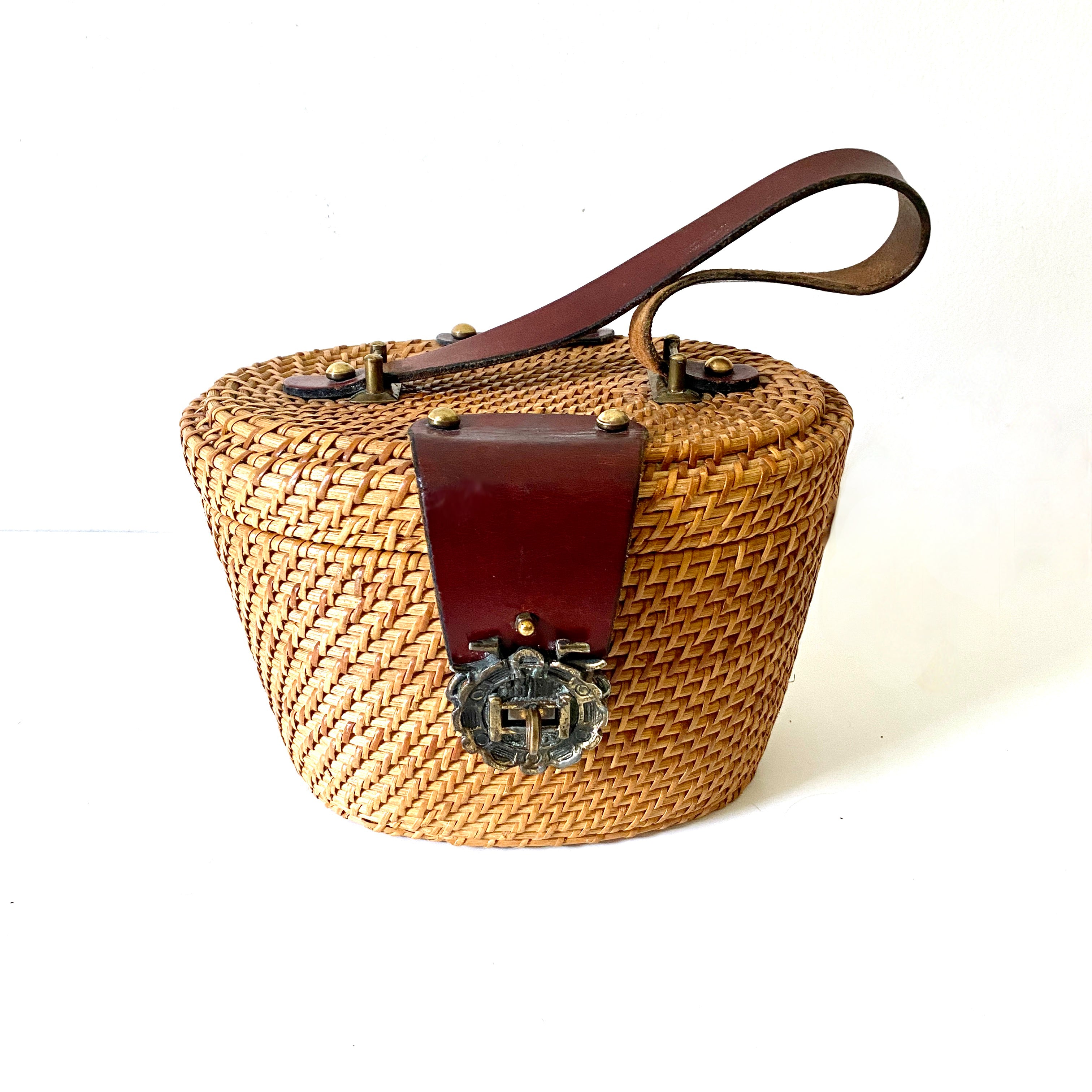 Amazon.com: Handwoven Straw Vintage Tote Basket Purse Bag Straw Beach Bag  Natural Casual Handbag Shoulder Bag Beach Rattan Vacation Bag : Clothing,  Shoes & Jewelry