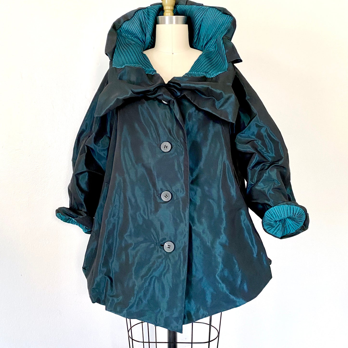1990s ISSEY MIYAKE Vintage Pleated Runaway Jacket Size Med /Taille 2