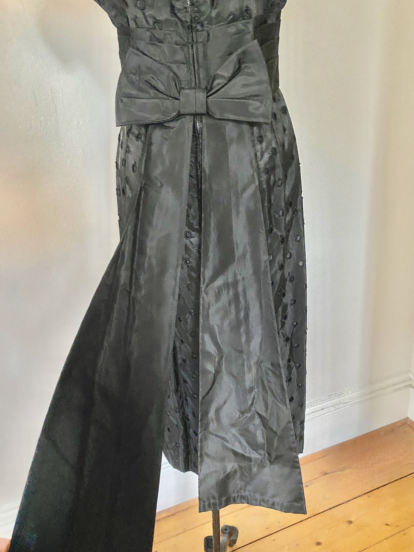 1950s Black Bow Train Wiggle MOD Vintage Bombshell Tall Marsha Young Originals Dress