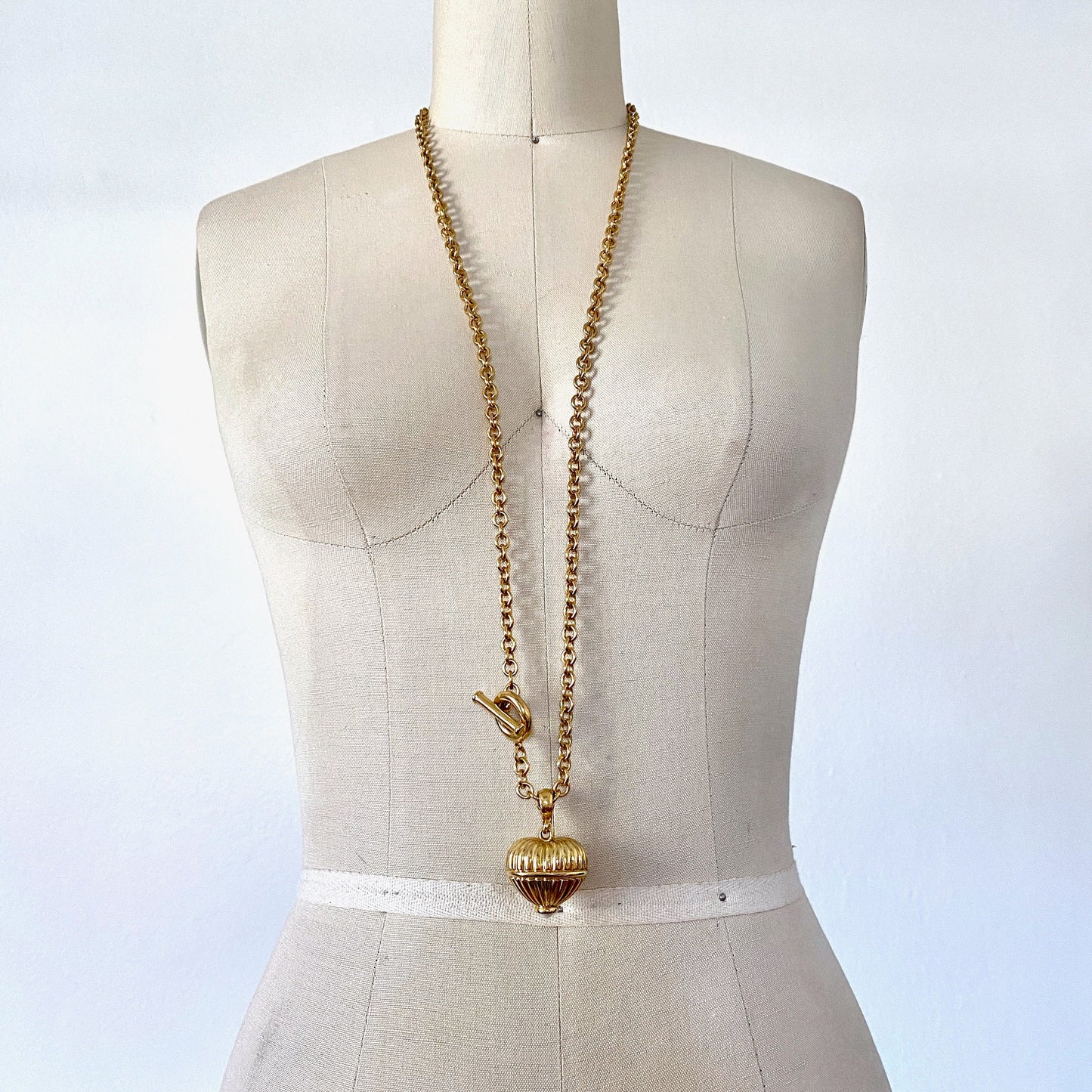 80s GIVENCHY Rare Vintage Givenchy Haute Couture Ribbed Heart Necklace Gold Plated Toggle Signed Pearl Heart