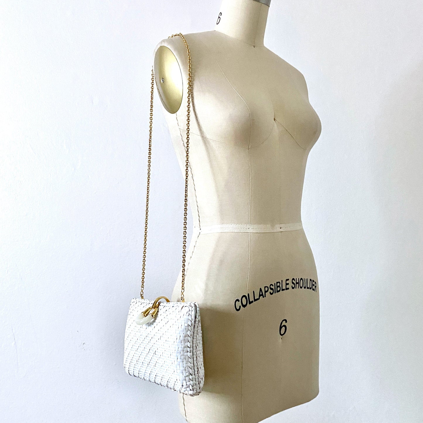 1960s WALBORG White Wicker Clutch Cross Body Shoulder Bag Wedding Purse Club Hard Case Bag Made in Hong Kong